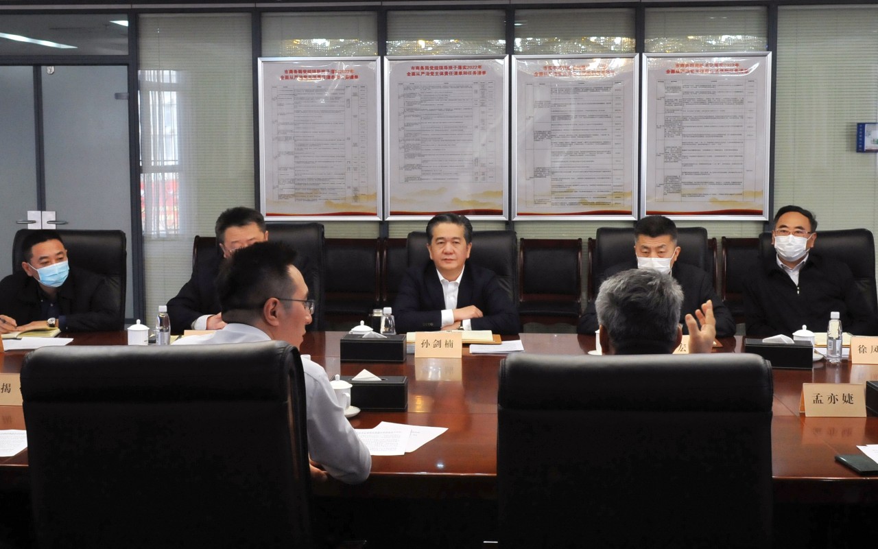 市商務(wù)局主要領(lǐng)導(dǎo)會見殼牌華北石油集團(tuán)董事長畢國生先生一行
