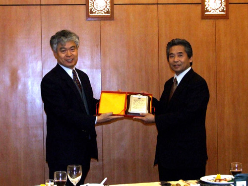 任學(xué)鋒副市長(zhǎng)會(huì)見(jiàn)一汽豐田總經(jīng)理一行