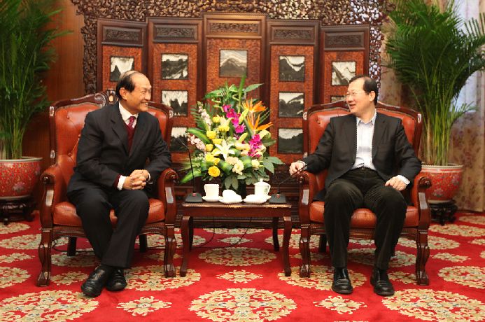 任學(xué)鋒副市長會(huì)見康師傅控股公司中國區(qū)董事長趙慧敬一行