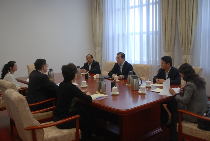 副市長(zhǎng)任學(xué)鋒會(huì)見(jiàn)中國(guó)歐盟商會(huì)天津分會(huì)主席一行
